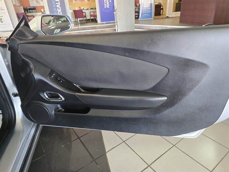 Used 2015 Chevrolet Camaro LT RWD image 11
