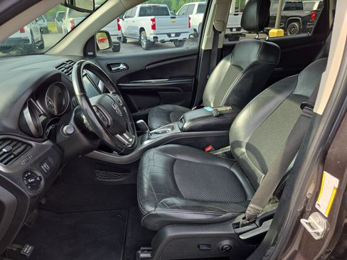 Used 2020 Dodge Journey Crossroad w/ Popular Equipment Group image 17