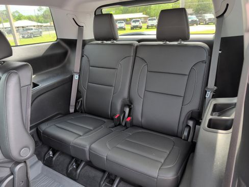 Used 2023 GMC Acadia SLT w/ Technology Package FWD image 19