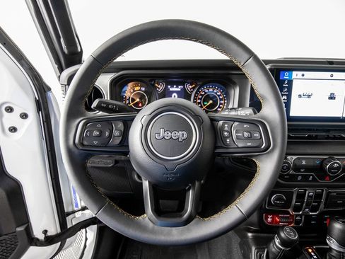 Used 2024 Jeep Wrangler Willys image 19