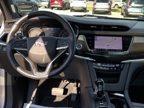 Used 2020 Cadillac XT6 Premium Luxury w/ Platinum Package AWD/4WD image 25