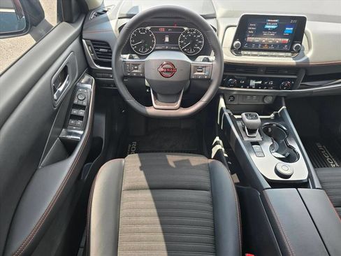 Used 2026 Nissan Rogue SV AWD/4WD image 3