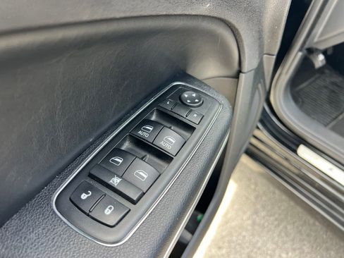 Used 2013 Chrysler 300 C w/ Beats Audio Group RWD image 29
