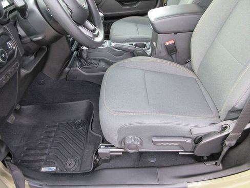 Used 2025 Jeep Wrangler Sport AWD/4WD image 12