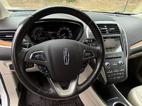 Used 2018 Lincoln MKC Select w/ Select Plus Package FWD image 13