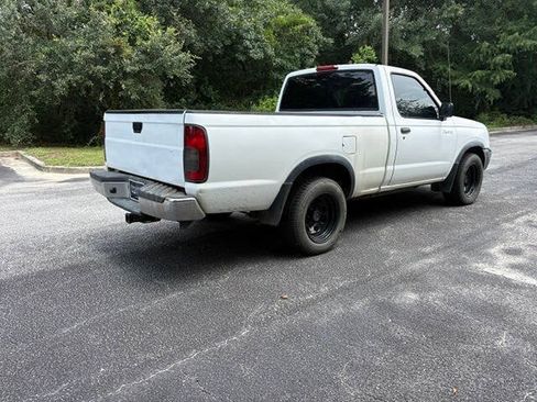 Used 2000 Nissan Frontier XE RWD image 4