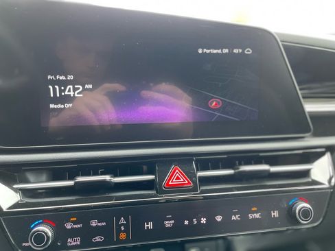 Used 2025 Kia Niro EX image 15