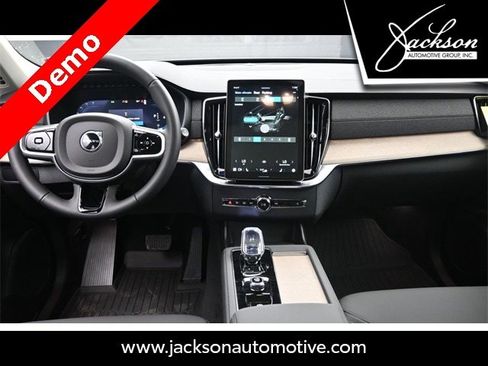 New 2025 Volvo XC90 B6 Core w/ Protection Package image 9