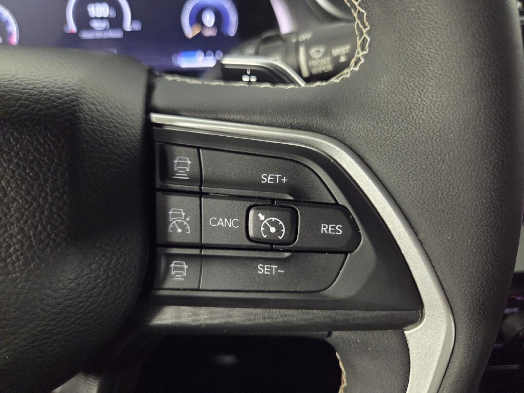 Used 2023 Jeep Grand Cherokee Altitude AWD/4WD image 36