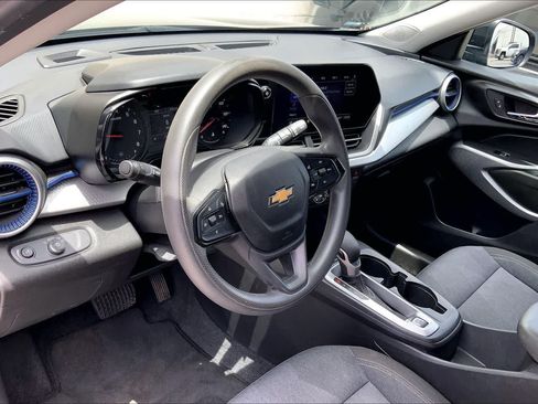 Used 2024 Chevrolet Trax LS w/ LS Convenience Package FWD image 2