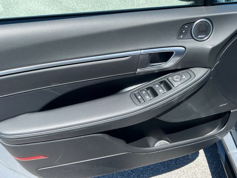 Certified 2025 Hyundai Sonata Limited FWD image 11