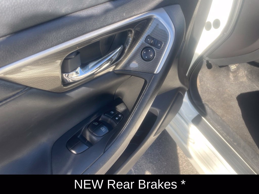 Used 2015 Nissan Altima 3.5 SL FWD image 10