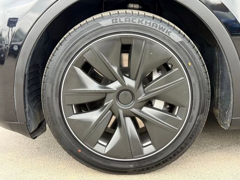 Used 2022 Tesla Model Y Long Range AWD/4WD image 15
