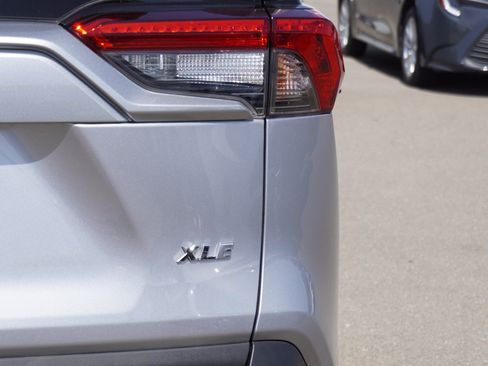 Used 2022 Toyota RAV4 XLE w/ Convenience Package FWD image 10