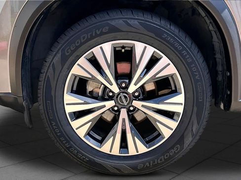 Certified 2023 Nissan Rogue SV image 10