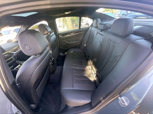 Used 2023 BMW 530e w/ Convenience Package image 28