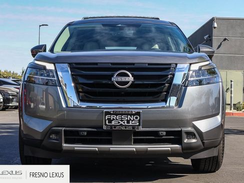 Used 2023 Nissan Pathfinder SL FWD image 2