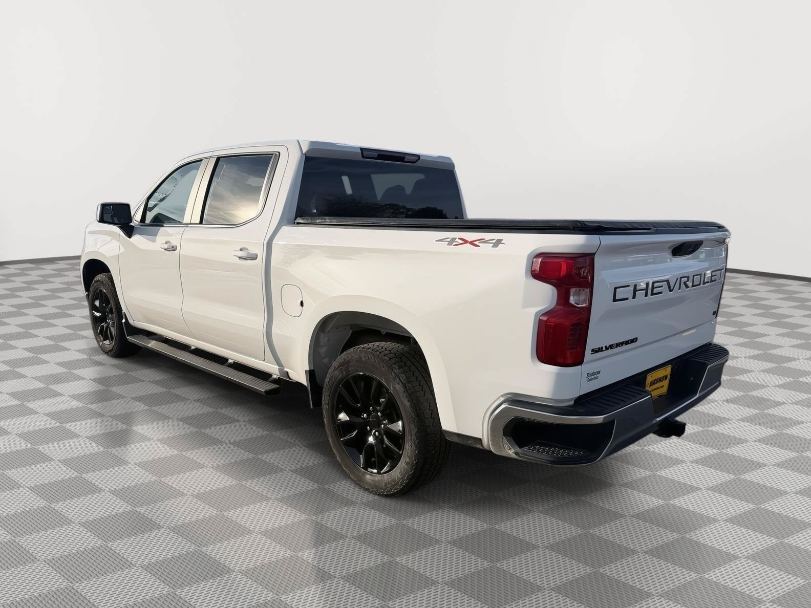 Used 2024 Chevrolet Silverado 1500 LT AWD/4WD image 3