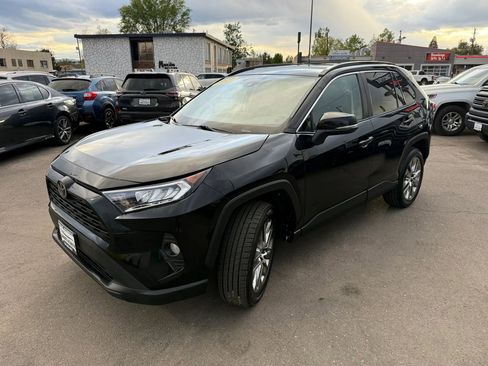 Used 2019 Toyota RAV4 XLE Premium w/ Cold Weather Package AWD/4WD image 5
