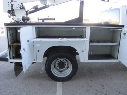 Used 2011 Ford F550 4x4 Crew Cab Super Duty w/ Payload Upgrade Pkg image 14