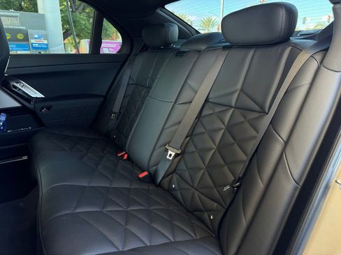 Used 2025 BMW 740i w/ Premium Package image 8