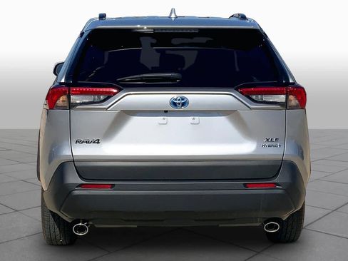 Used 2022 Toyota RAV4 XLE w/ Convenience Package AWD/4WD image 4