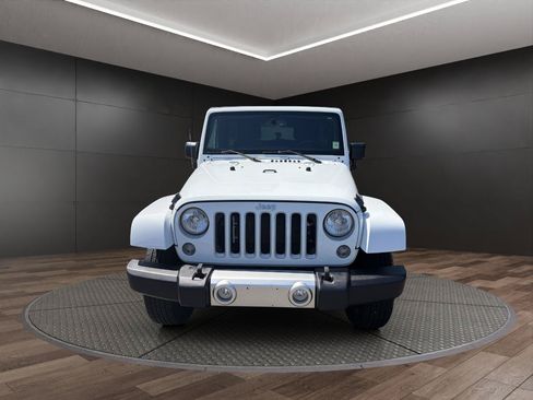 Used 2018 Jeep Wrangler Unlimited Sahara AWD/4WD image 3