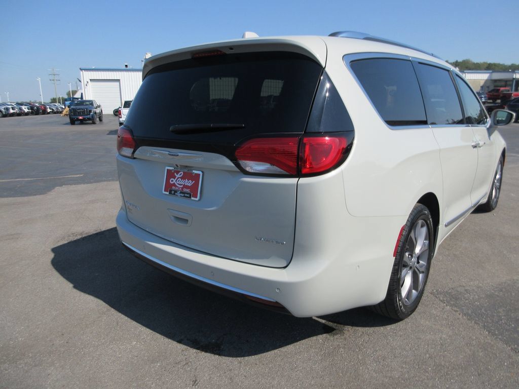 Used 2019 Chrysler Pacifica Limited w/ Tire & Wheel Group FWD image 6