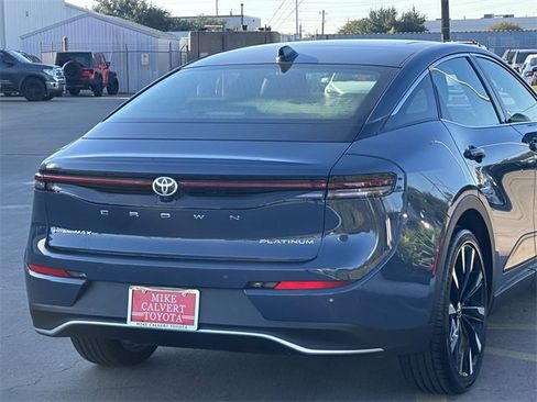 Used 2025 Toyota Crown Platinum image 7