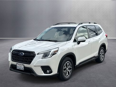 Used 2023 Subaru Forester Premium image 1