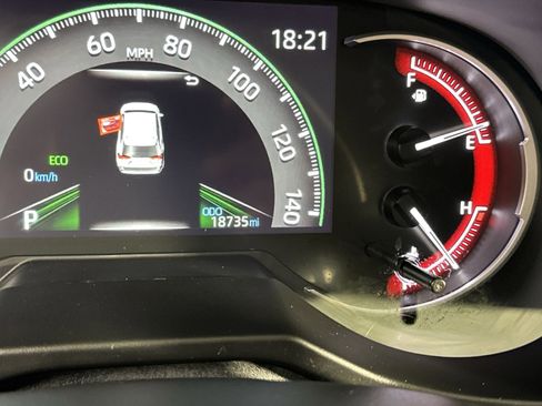 Used 2024 Toyota RAV4 LE AWD/4WD image 29