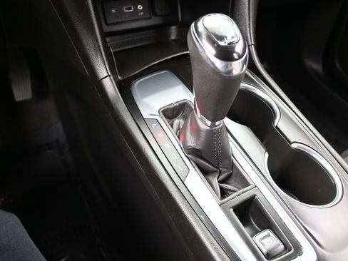 Used 2020 Chevrolet Equinox LS image 18