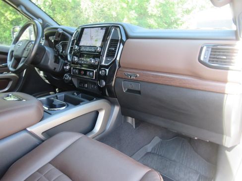 Used 2023 Nissan Titan Platinum Reserve w/ Moonroof Package AWD/4WD image 11