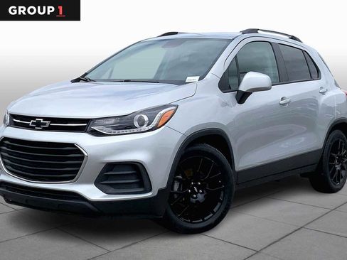 Used 2022 Chevrolet Trax LT w/ Driver Confidence Package image 1