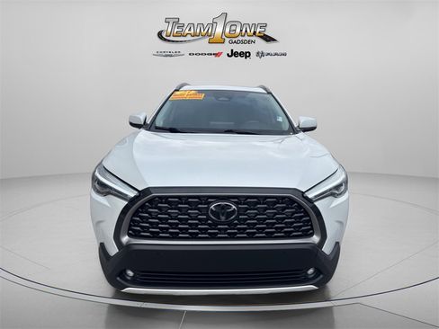Used 2023 Toyota Corolla Cross XLE image 3