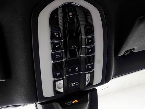 Used 2018 Porsche Macan S image 31