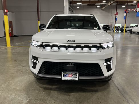 New 2026 Jeep Grand Wagoneer 4WD w/ Premium Group I image 8