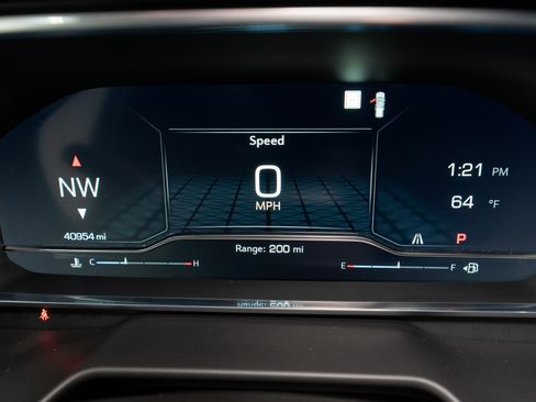 Used 2023 GMC Yukon SLE w/ Gmc Pro Safety Plus Package image 22