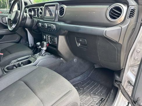 Used 2019 Jeep Wrangler Unlimited Sahara w/ Safety Group AWD/4WD image 19
