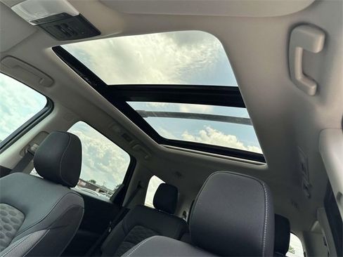 New 2025 Nissan Pathfinder SV w/ SV Premium Package image 17