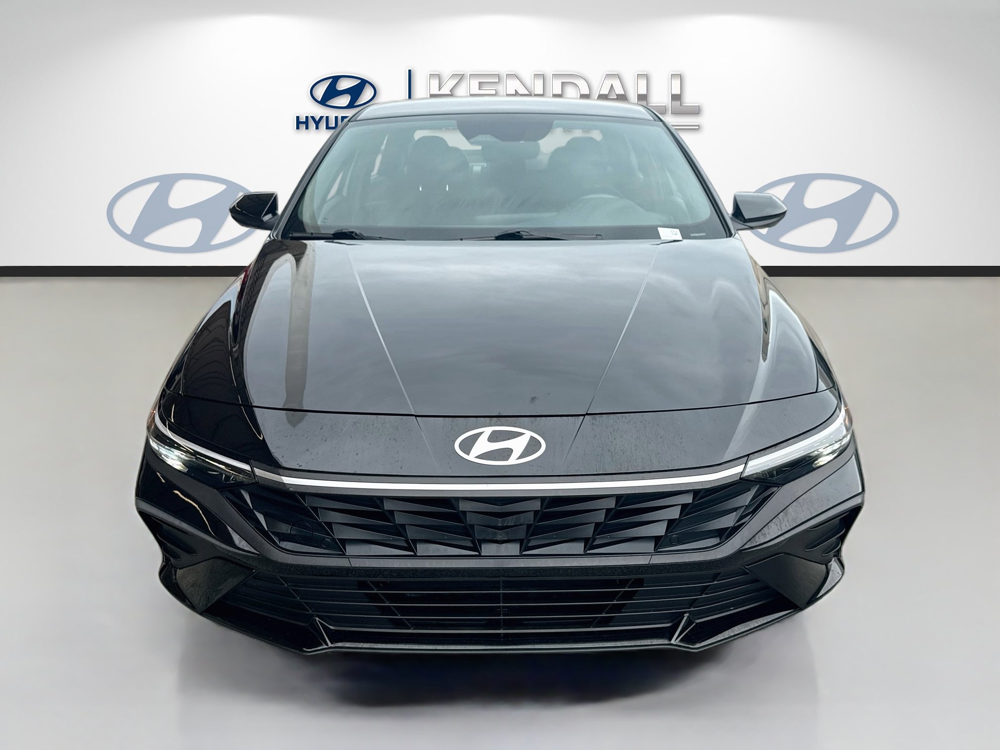 Used 2025 Hyundai Elantra Sport FWD image 2