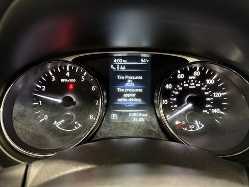 Used 2015 Nissan Rogue SV AWD/4WD image 27