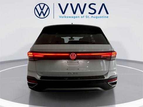 New 2026 Volkswagen Taos SE image 6