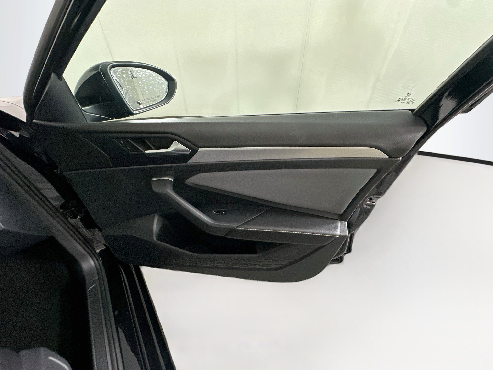 Used 2025 Volkswagen Jetta SE FWD image 30