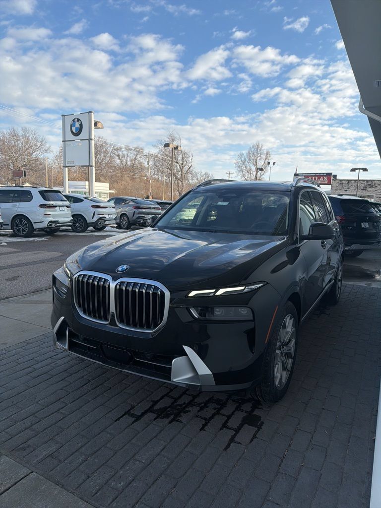 New 2026 BMW X7 xDrive40i w/ Premium Package AWD/4WD image 3