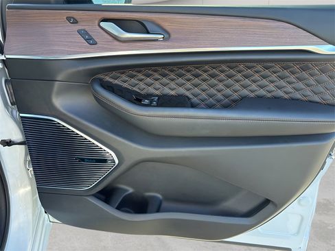 Used 2024 Jeep Grand Cherokee L Summit w/ High Altitude Package image 34