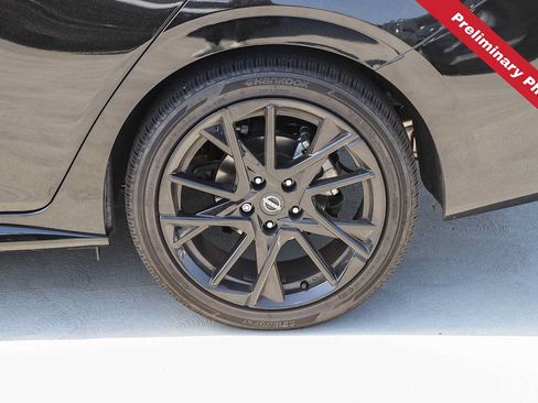 Used 2025 Nissan Sentra SR w/ Midnight Edition FWD image 11