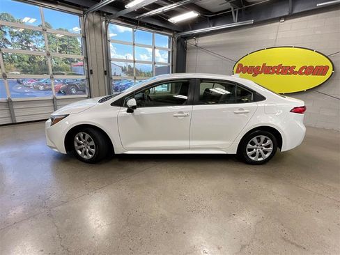 Used 2023 Toyota Corolla LE FWD image 2