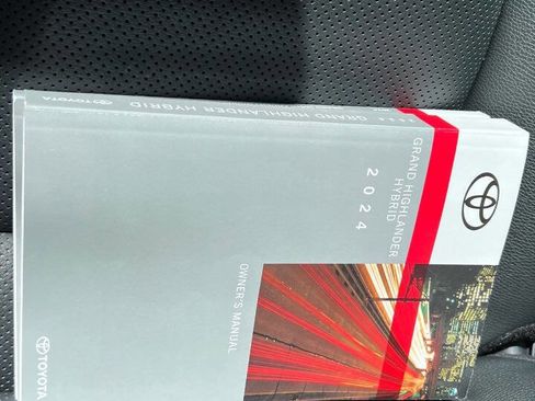 Used 2024 Toyota Grand Highlander AWD Hybrid image 19