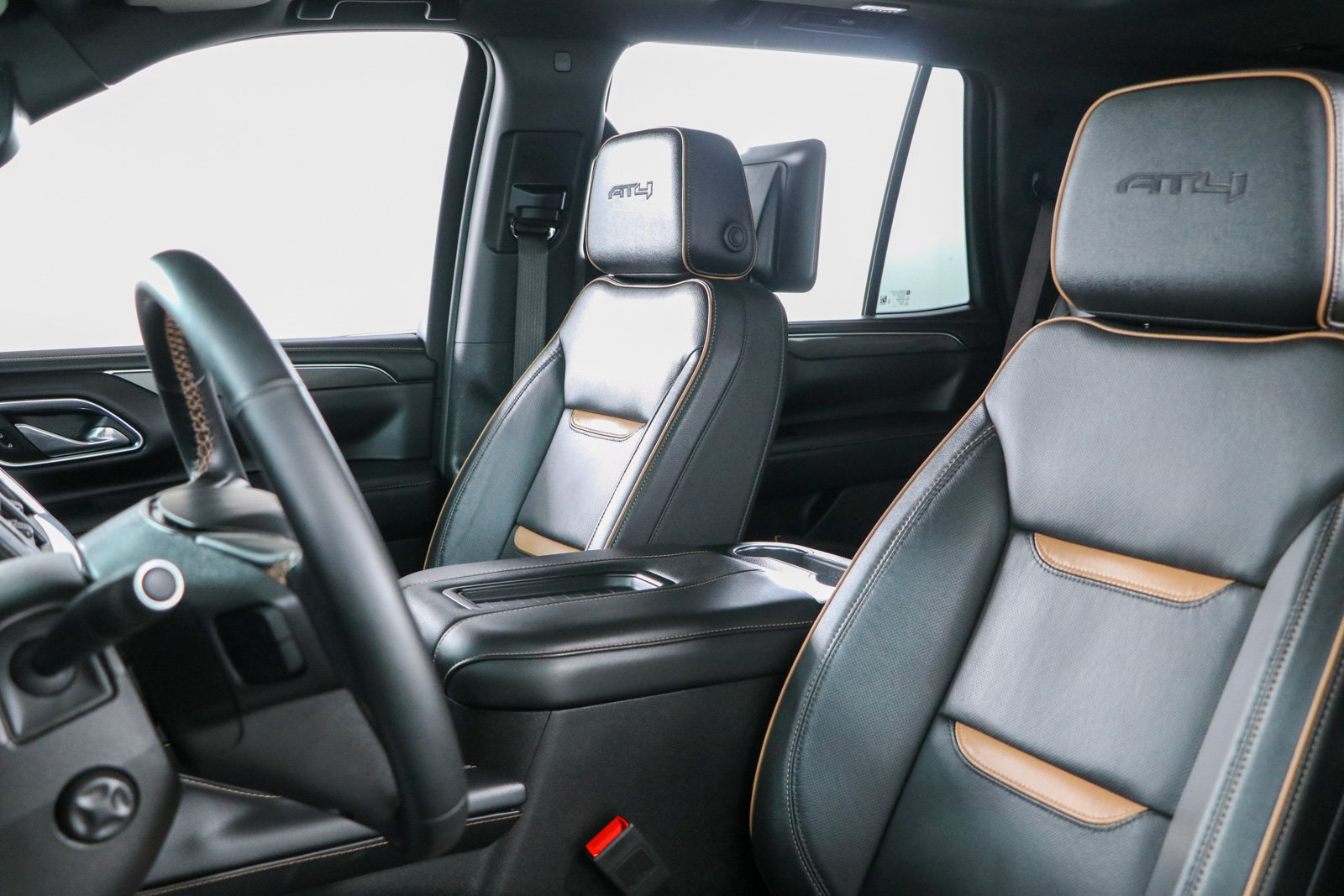 Used 2023 GMC Yukon AT4 w/ Technology Package AWD/4WD image 28
